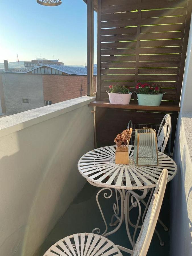 Aliseo Theater 2 Apartment Drobeta Turnu Severin Exterior foto
